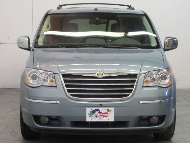 Chrysler Town and Country SLT 25 MiniVan