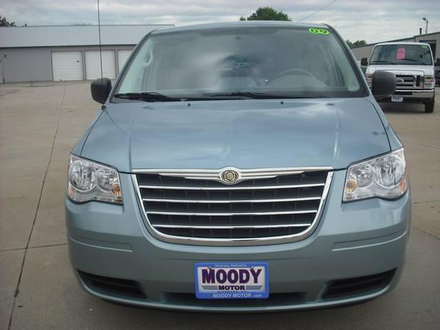Chrysler Town and Country 2009 photo 3