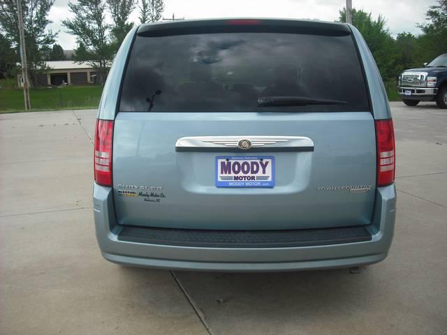 Chrysler Town and Country 2009 photo 4