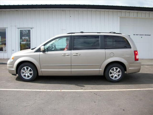 Chrysler Town and Country 2009 photo 1