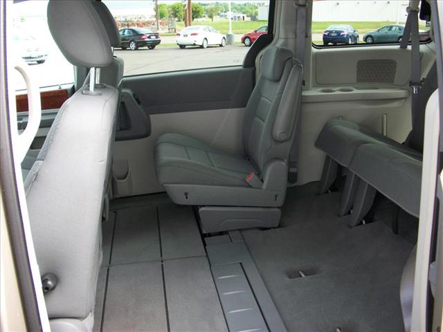 Chrysler Town and Country 2009 photo 4