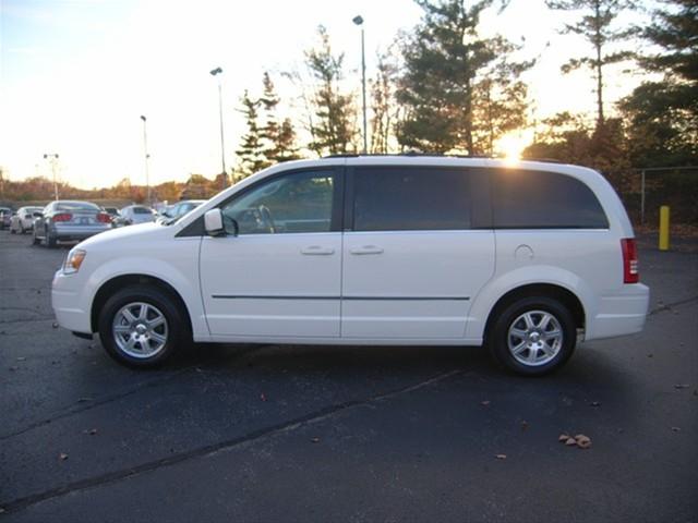 Chrysler Town and Country 2009 photo 5