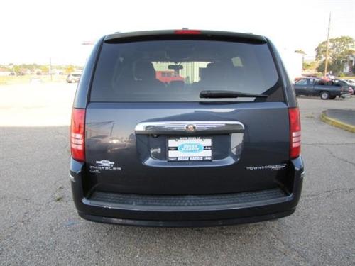 Chrysler Town and Country 2009 photo 3