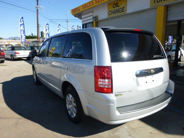 Chrysler Town and Country 2009 photo 1
