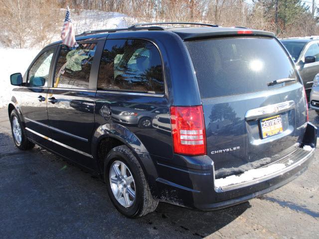 Chrysler Town and Country 2009 photo 1