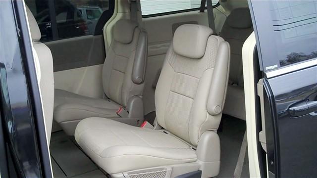 Chrysler Town and Country 2009 photo 4
