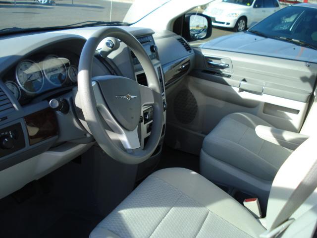 Chrysler Town and Country 2009 photo 1