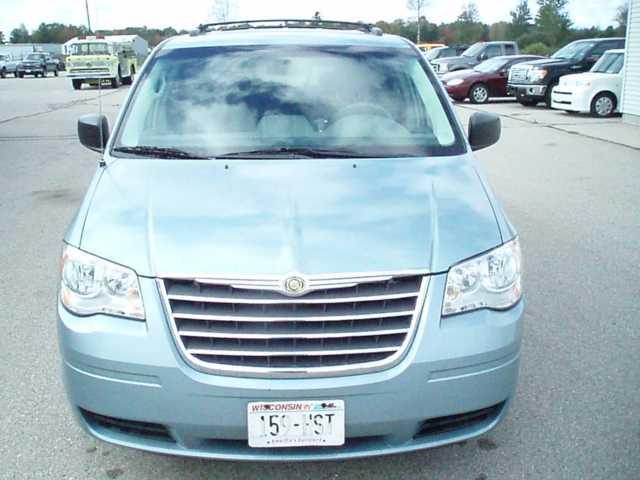 Chrysler Town and Country 2009 photo 2