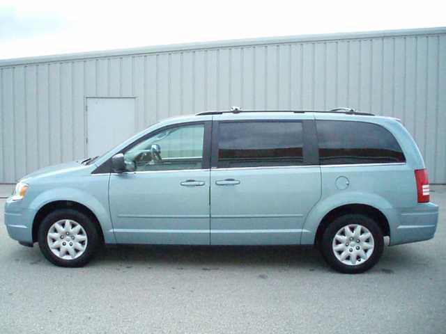 Chrysler Town and Country 2009 photo 3