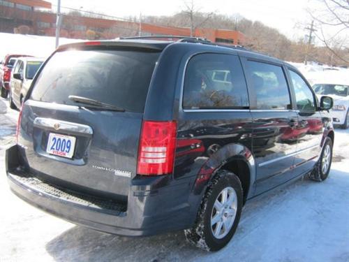 Chrysler Town and Country 2009 photo 1