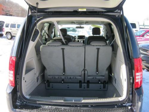 Chrysler Town and Country 2009 photo 4