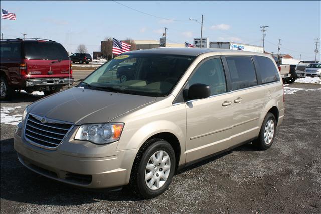 Chrysler Town and Country 2009 photo 3