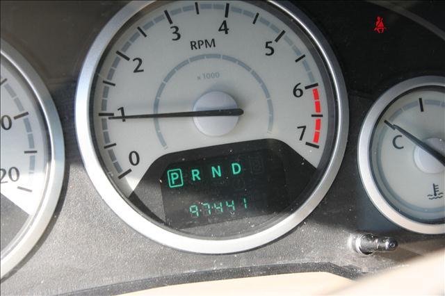Chrysler Town and Country 2009 photo 5