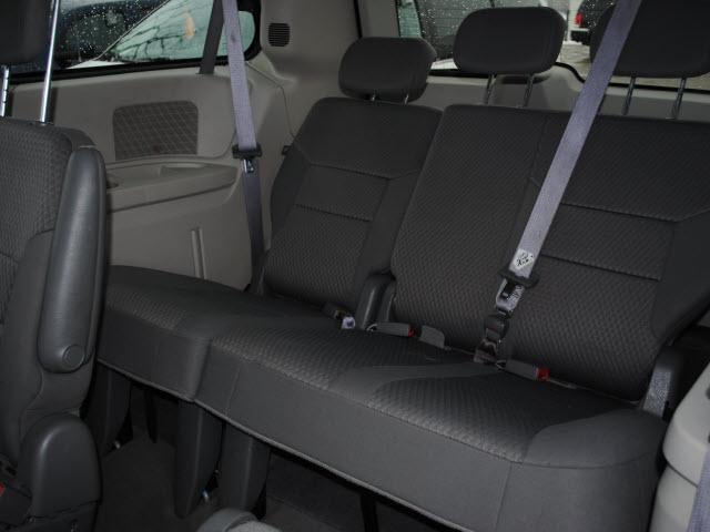 Chrysler Town and Country 2009 photo 2