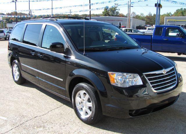Chrysler Town and Country 2009 photo 1
