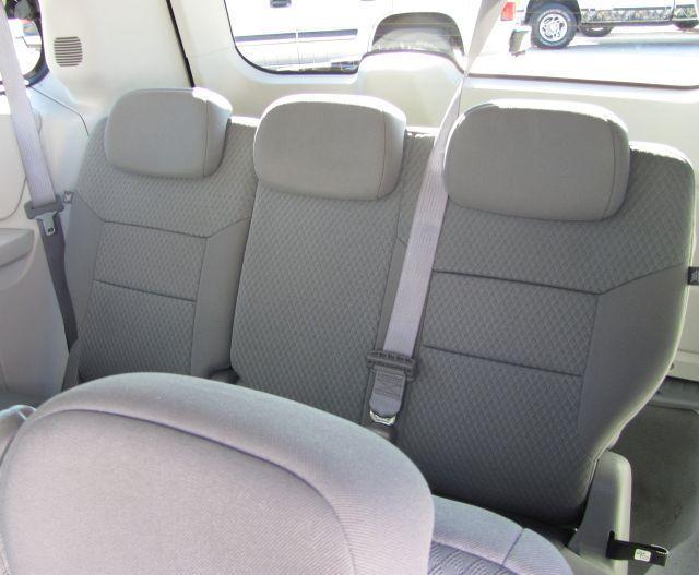 Chrysler Town and Country 2009 photo 3