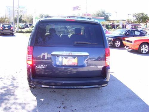 Chrysler Town and Country 2009 photo 1