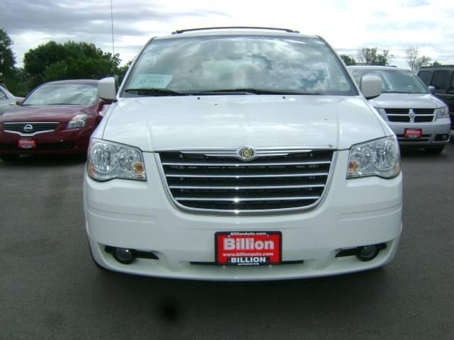 Chrysler Town and Country 2009 photo 1