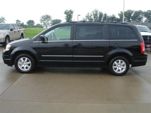 Chrysler Town and Country 2009 photo 1