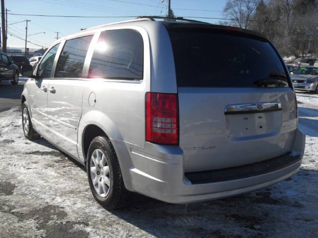 Chrysler Town and Country 2009 photo 1
