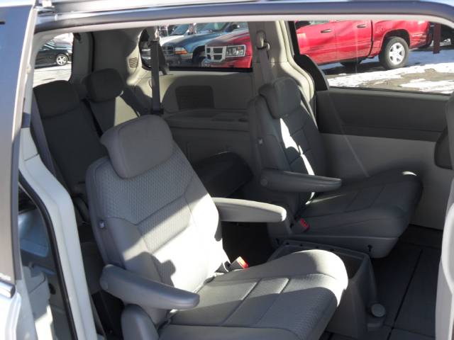 Chrysler Town and Country 2009 photo 4