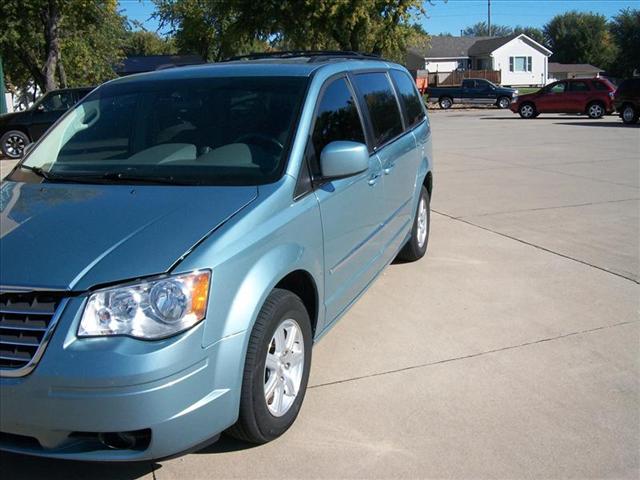 Chrysler Town and Country 2009 photo 1