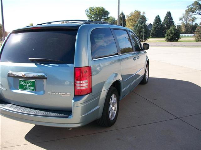 Chrysler Town and Country 2009 photo 4