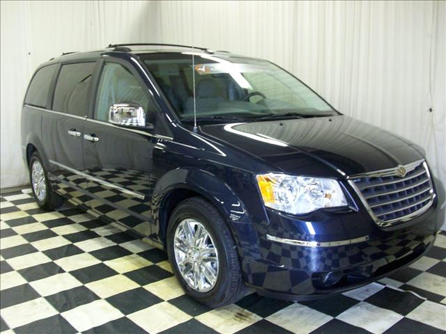 Chrysler Town and Country 2009 photo 3