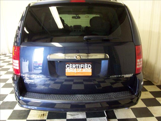 Chrysler Town and Country 2009 photo 4