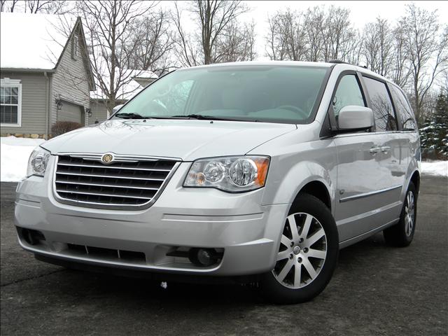 Chrysler Town and Country 2009 photo 0