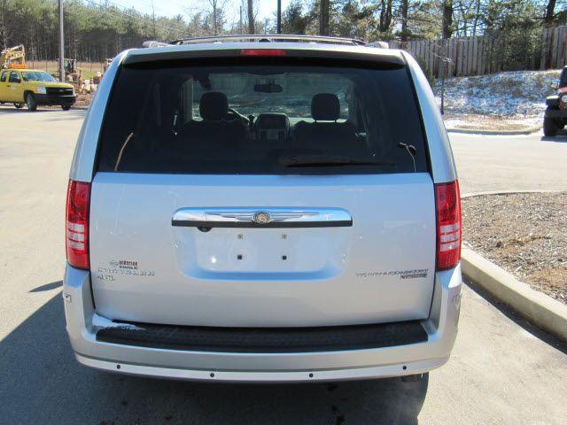 Chrysler Town and Country 2009 photo 1