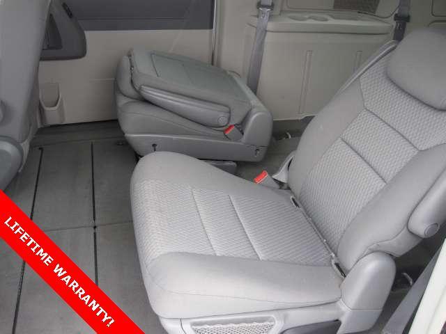 Chrysler Town and Country 2009 photo 1