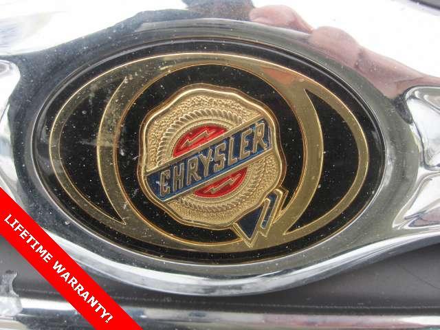 Chrysler Town and Country 2009 photo 3