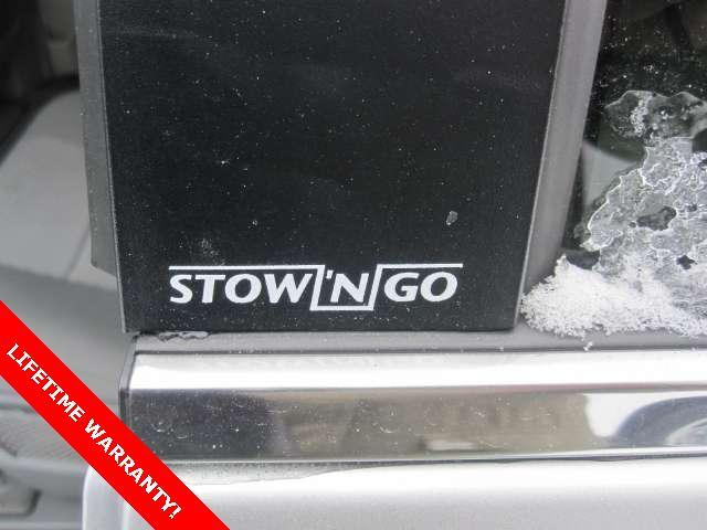 Chrysler Town and Country 2009 photo 4