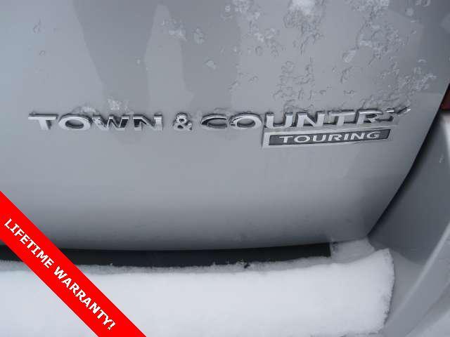 Chrysler Town and Country 2009 photo 5