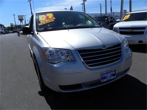 Chrysler Town and Country 2009 photo 1