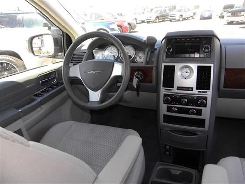 Chrysler Town and Country 2009 photo 4