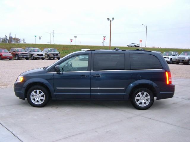 Chrysler Town and Country 3.5 MiniVan