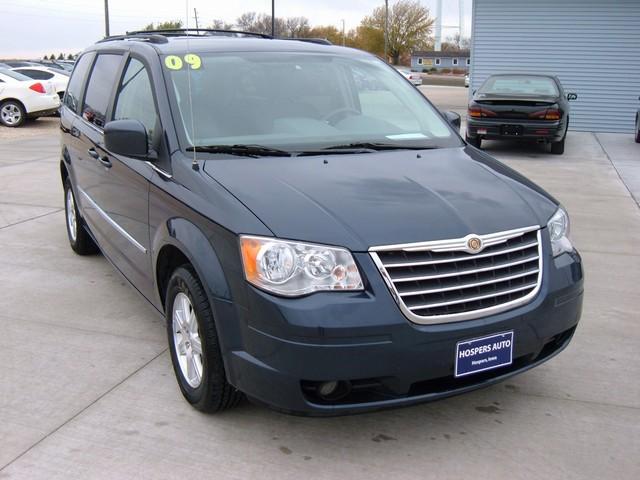 Chrysler Town and Country 2009 photo 3