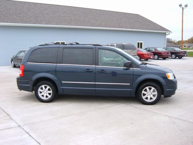 Chrysler Town and Country 2009 photo 4