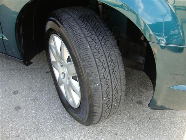 Chrysler Town and Country 2009 photo 2