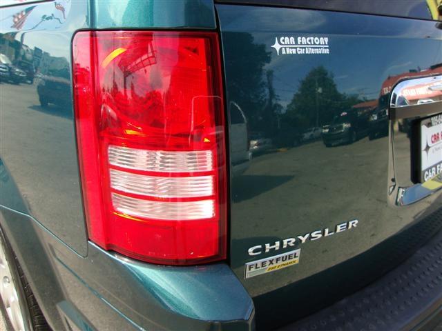 Chrysler Town and Country 2009 photo 4