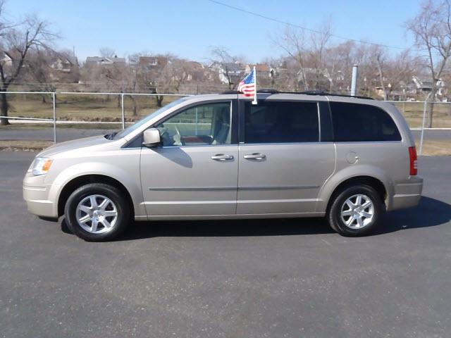 Chrysler Town and Country 2009 photo 1