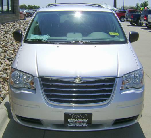 Chrysler Town and Country 2009 photo 3