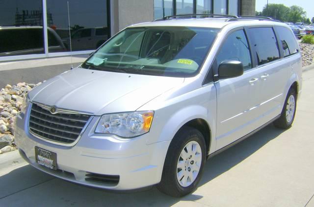 Chrysler Town and Country 2009 photo 4