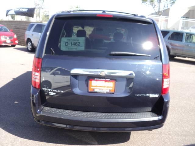 Chrysler Town and Country 2009 photo 3