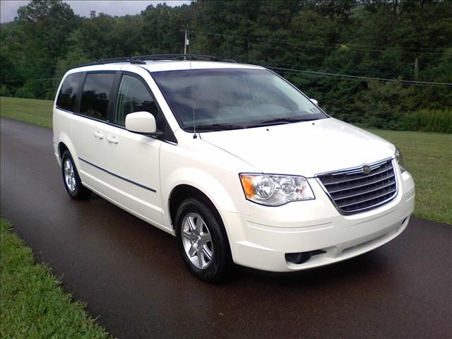 Chrysler Town and Country 2009 photo 1