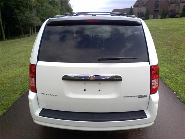 Chrysler Town and Country 2009 photo 4