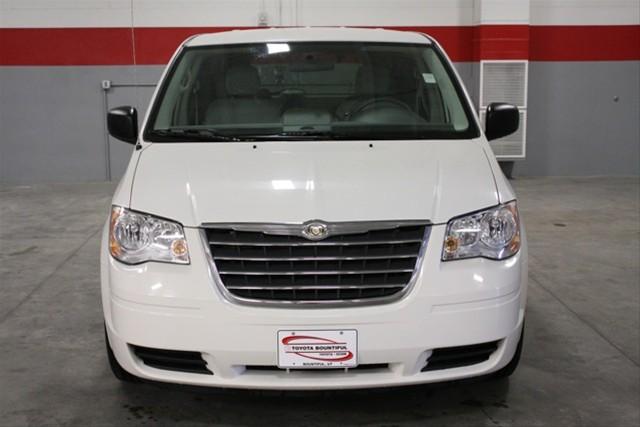 Chrysler Town and Country 2009 photo 1