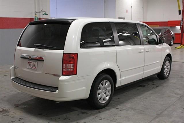 Chrysler Town and Country 2009 photo 5